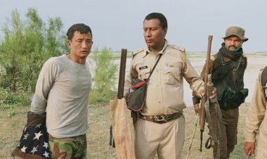 ব্ৰহ্মপুত্ৰৰ কাঠ চাপৰিত ৰাইজৰ হাতত কৰায়ত্ব  চোৰাংচিকাৰী