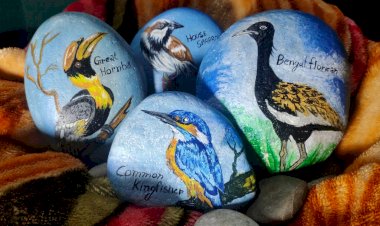 লক ডাউনৰ ধুসৰতাৰ মাজত  শিলত ছবি আঁকিছে নিৰঞ্জন নায়কে : ইউনিচেফও প্ৰশংসা কৰিছে নিৰঞ্জনৰ শিল্প কৰ্মক  :