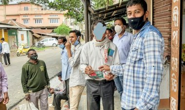 বোকাখাত সমষ্টিৰ বাদুলীপাৰত ছাত্ৰ সন্থাৰ উদ্যোগত মাক্স বিতৰণ :