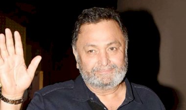 Rishi Kapoor passes away at the age of 67 after a prolonged battle with cancer