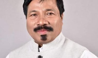 ক্ষতিগ্ৰস্ত হোৱা কৃষকক সকাহ দিয়াৰ মন্ত্ৰী অতুল বৰাৰ পদেক্ষপ