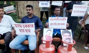 অত্যাৱশ্যকীয় সামগ্ৰী মূল্য বৃদ্ধিৰ প্ৰতিবাদত  যোৰহাটত অসম জাতীয়তাবাদী যুৱ-ছাত্ৰ পৰিষদৰ  অভিনৱ প্ৰতিবাদ |