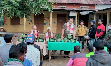 বোকাখাত মহকুমাৰ গেলেকা বালিজান আৰু লখৌজানৰ খেতিয়কৰ মাজত আৰণ্যকৰ চাৰ্জ লাইট বিতৰণ  :