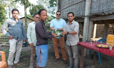 কাজিৰঙা ৰাষ্ট্ৰীয় উদ্যানৰ কাষৰীয় ধানবাৰী চাৰ' গাওঁত কৃষকৰ মাজত আৰণ্যকৰ লাইট বিতৰণ  :