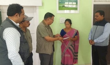 কৰ্মৰত অৱস্থাত নিহত হোৱা  কাজিৰঙাৰ ৰাষ্ট্ৰীয় উদ্যানৰ বনকৰ্মীৰ পৰিয়াললৈ বিশ্ব প্ৰকৃতি নিধিৰ এককালিন আৰ্থিক সাহাৰ্য  :