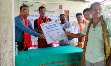 হাতী-মানুহৰ সংঘাত নিয়ন্ত্ৰনৰ বাবে গোৱালপাৰা জিলাৰ বৰদল গাওঁত  আৰণ্য়কৰ উদ্য়োগত সৌৰ চালিত বৈদ্য়ুতিক বেৰৰ সং স্থাপন  :