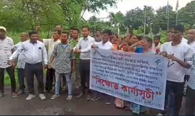 বোকাখাত মহকুমাৰ ডলামৰা স্বাস্থ্য উপকেন্দ্ৰ স্থানান্তৰণৰ প্ৰতিবাদত বিক্ষোভ :  হঠাতে বন্ধ কৰা চিকিৎসালয়খনক বাহাল ৰখাৰ দাবীত স্মাৰক পত্ৰ প্ৰদান  :