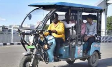 গোলাঘাট জিলাৰ সকলো ই-ৰিক্সা চালকক ড্ৰাইভিং লাইচেঞ্চ , ফিচনেচ চাৰ্টিফিকেটৰ লগতে কৰ আদায় দিবৰ বাবে আহ্বান পৰিবহন বিষয়াৰ  :