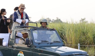 কাজিৰঙাত ভূটানৰ নৃপতি জিগমে খেচাৰ নামগ্যাল ৱাংচুক  : জীপচিৰে উদ্যান দৰ্শন :