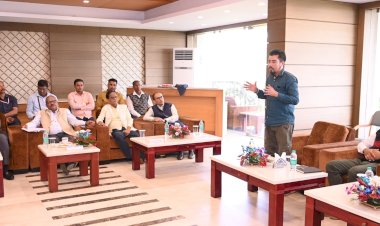 কাজিৰঙাত অসম বিধান সভাৰ আইন প্ৰণয়ন সমিতিৰ সঁজাতি দল  : কাজিৰঙাৰ চৌকাষৰ আৱৰ্জনা নিষ্কাশন ব্যৱস্থা নিৰীক্ষণ  : নুমলীগড় শোধনাগাৰৰ সামাজিক দায়বদ্ধতাৰ পুঁজি কাজিৰঙাৰ স্বচ্চতাৰ বাবে বিনিয়োগৰ পৰামৰ্শ  :