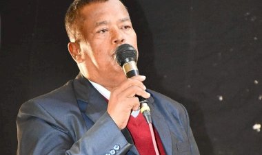 বোকাখাতৰ জেষ্ঠ সাংবাদিক ভৱানন্দ কলিতালৈ 'আসাম প্রেছ ক'ৰেছপণ্ডেণ্টছ ইউনিয়নৰ ছহিদ সাংবাদিক পবিত্ৰ নাৰায়ন সোঁৱৰনি সাংবাদিকতাৰ বঁটা:  আপকুৰ গহপুৰ  অধিবেশনত প্ৰদান কৰিব এই বঁটা  :