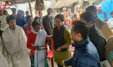 হাতীৰ আক্ৰমনত নিহত বোকাখাতৰ কান্ধুলিমাৰী গাওঁৰ বগাই ওৰাংৰ পৰিয়াললৈ বন বিভাগৰ আৰ্থিক সাহাৰ্য : চাৰি লাখ টকাৰ চেক প্ৰদান  :