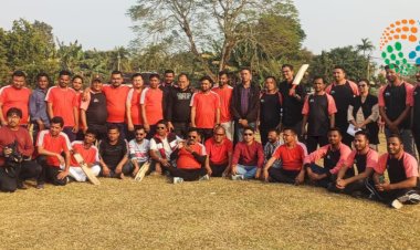 বোকাখাতত সাংবাদিকৰ প্ৰীতি ক্ৰিকেট খেল  : বোকাখাত-কাজিৰঙা আৰু খুমটাই-কমাৰগাঁৱ দলৰ মাজত অনুষ্ঠিত খেলত বোকাখাত-কাজিৰঙা দল  বিজয়ী  :