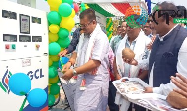 কাজিৰঙাত অসম গেছ কোম্পানীৰ প্ৰথমটো প্ৰাকৃতি গেছ ইন্ধন কেন্দ্ৰ উদ্বোধন  :  অনুষ্ঠানত অসম গেছ কোম্পানীৰ অধ্যক্ষ তথা শদিয়াৰ বিধায়ক বলীন চতিয়া আৰু পৰিচালন সঞ্চালক গকুল চন্দ্ৰ স্বৰ্গীয়াৰী  :