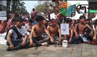 কাকচাঙ হত্যাকাণ্ডৰ হত্যাকাৰীক কৰায়ত্ব কৰাৰ দাবীত বোকাখাত আৰক্ষী থানাত অৰ্ধ উলংগ প্ৰতিবাদ  : ৰাষ্ট্ৰীয় পথ অৱৰোধ  :